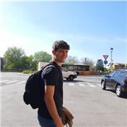 Studente appassionato di storia molto socievole e propenso all'insegnamento